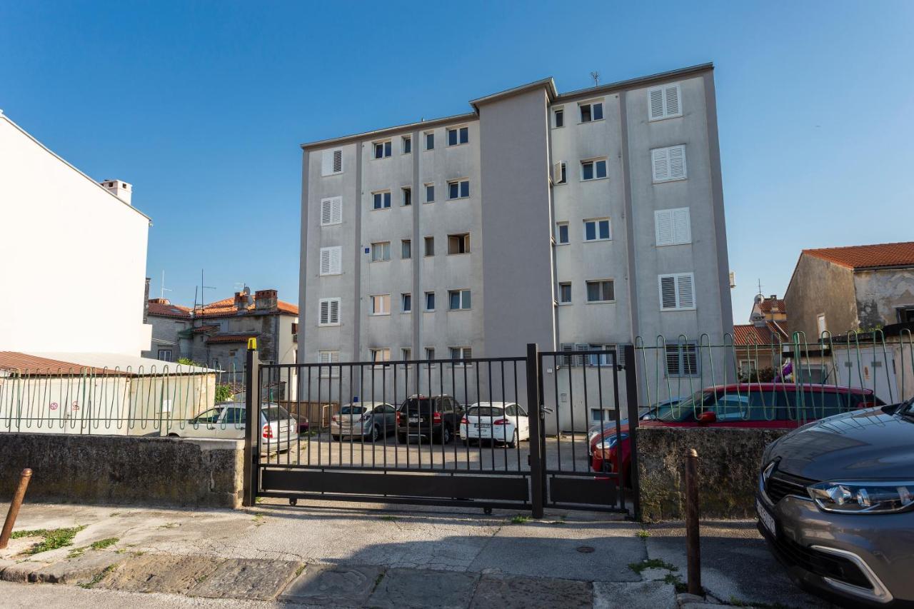 Apartman Izis Centar Pule Pula Buitenkant foto