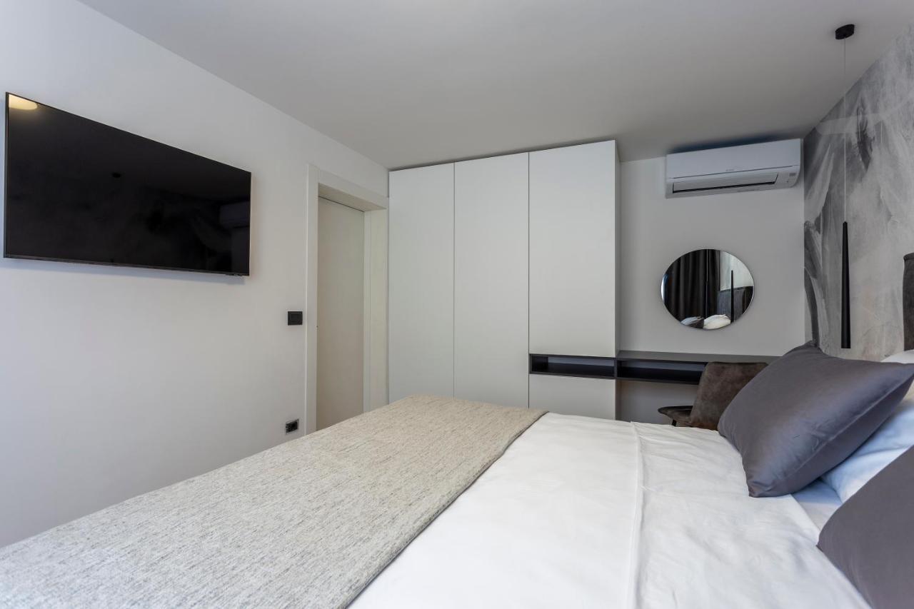 Apartman Izis Centar Pule Pula Buitenkant foto